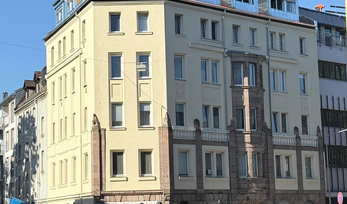 Erstbezug nach Sanierung! Helle 4 Zi.-DG-Whg. mit Balkon und Burgblick.