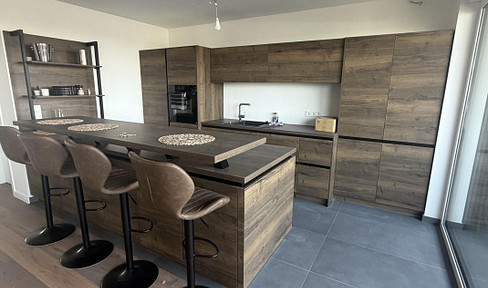 Exklusive teilmöbilierte Wohnung mit Skylineblick