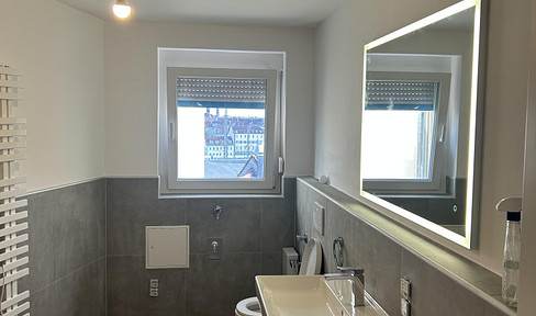 New construction standard! Bright 3.5-room attic apartment with a balcony, air conditioning, and a view of the castle.