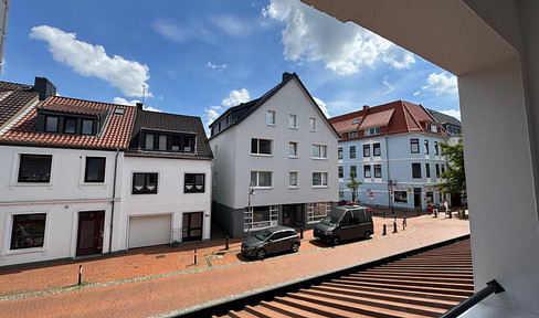 Erstbezug nach Sanierung - 2-Zimmer + neue Küche + Balkon