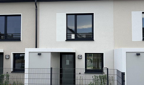 First occupancy: 145 sqm, family-friendly, 5-room new build house near U2 Röthenbach, with 2 parking spaces.