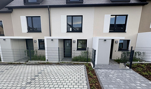 First occupancy: 145 sqm, family-friendly, 5-room new build house near U2 Röthenbach, with 2 parking spaces.