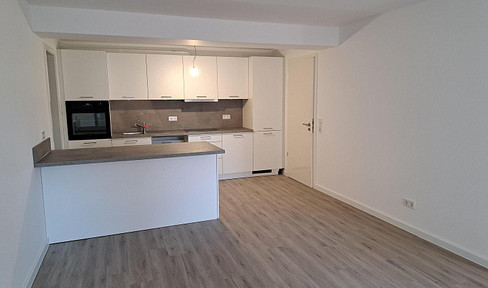 Newly furnished, nearly new 2-2.5 room apartment on the ground floor, located in the city center.