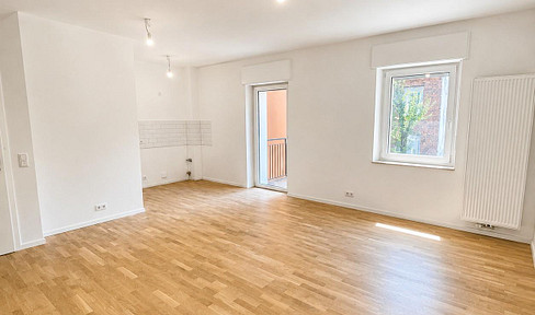 First occupancy: Newly renovated 3-room apartment with balcony.