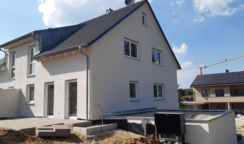 Doppelhaushälfte (Neubau) mit Garage und Garten zu vermieten