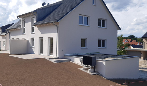 Doppelhaushälfte (Neubau) mit Garage und Garten zu vermieten