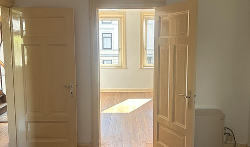 Well-designed, bright 2-room apartment in the St. Lorenz Nord district – with night storage heating – available immediately, 1st floor.