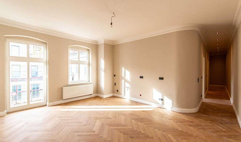 Helle Altbauwohnung mit Südwestbalkon im Herzen von Prenzlauer Berg
