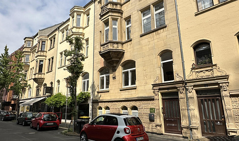 SELTEN: Kassel: am Brüder-Grimm-Platz: 1 Zimmer - Wohnung im DG einer Jugendstil-Villa