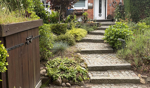 Charmantes Reihenhaus mit Garage, Garten & Kamin in sehr guter Lage