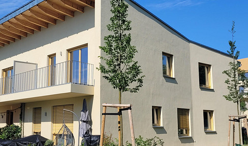 ERSTBEZUG – Traum am Cospudener See: 2-Raum-Wohnung mit Sonnenbalkon, EBK und TG-Stellplatz