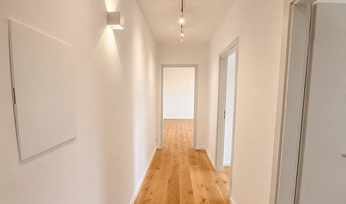 Bezugsfrei und mit Klimaanlage: Sanierte 2-Zimmer-Wohnung mit Balkon in der Maxvorstadt