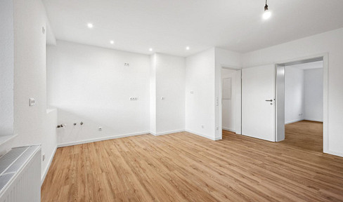 Kernsanierte EG-Wohnung mit Einbauküche + sep. Homeoffice-Bereich