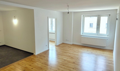 Prime location in Lehel: 71 m² apartment available immediately – newly renovated with an open-plan kitchen.