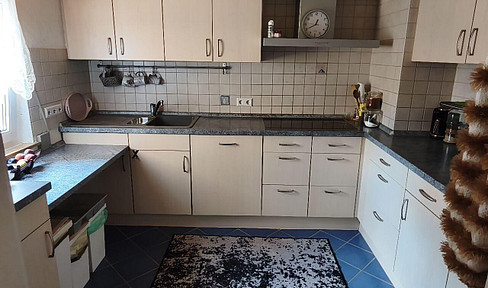 Grosszügige ruhige 4 Zimmer Wohnung mit Terasse und Garten sowie harmonischer Hausgemeinschaft
