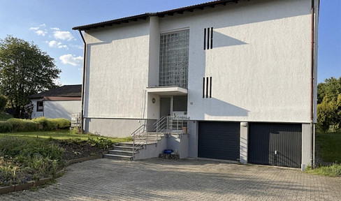 Großzügige 5-Zimmer-EG-Wohnung mit eigenem Garten