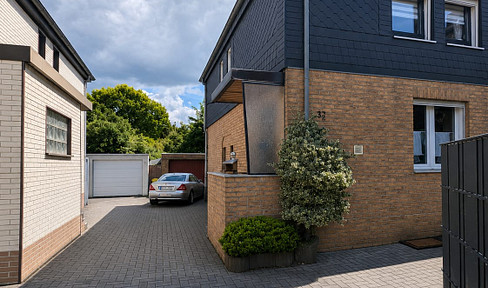 Cozy terraced house with a large garden, terrace, garage, and plenty of usable space.