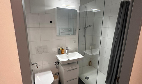 Top gepflegt & voll möbliert: Schicke 1-Zimmer-Whg mit West-Balkon und TG