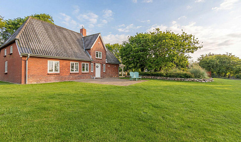 Historisches „Juwel am Deich“ – Großzügiges Wohnen auf 1.800 m² Traumgrundstück nahe Sylt & Föhr