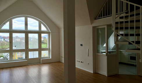 Altstadt-Stadthaus mit Mainblick, Dachterrasse, Mieteinnahmen & Ausbaupotenzial – provisionsfrei
