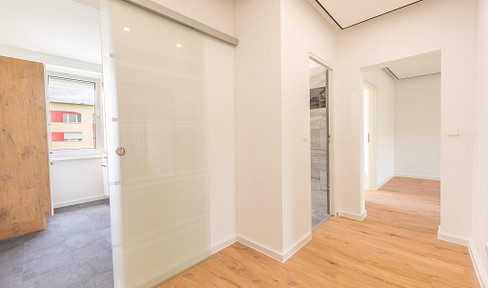 Completely renovated, fitted kitchen, balcony, 5 minutes walk to the lake.