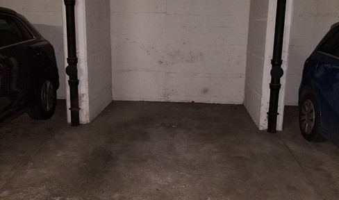 Einzelstellplatz in kleiner Garage nahe U-Bahn Theresienstraße und Stiglmaierplatz