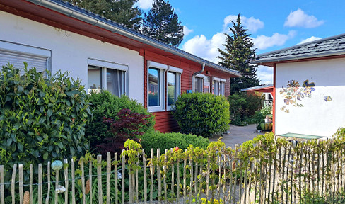 Detached house/multi-family house (KfW 70 standard) and a second detached house (good condition of the interior structure), located in Beckerwitz, NWM 23968.  Renovation/construction opportunity.
