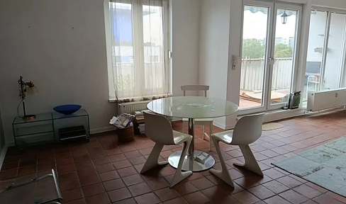 Große 3-Zimmer „Haus-Feeling" mit Terrasse Wohnung