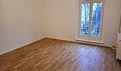 Living in a historic building: 2-room apartment, centrally located.