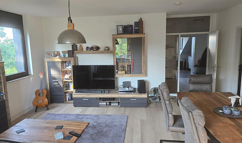 Bright and spacious 3-room penthouse apartment with a southwest-facing balcony and views of the Neander Valley.