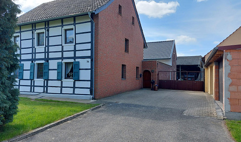 Einfamilienhaus/ Bauernhaus mit Innenhof