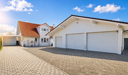 Residential building with commercial units for rent – an attractive combination of living space and investment potential.