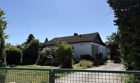 Own home in a green setting - modernized single-family house in a bungalow style.