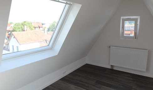 Beautiful 2-room attic apartment & spacious hobby room - Available for occupancy for the first time after renovation!