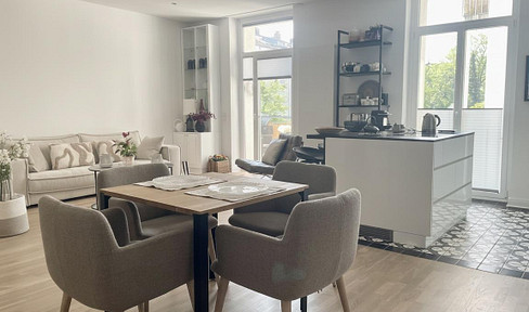 Stilvolle Altbauwohnung mit Balkon und Erker – Düsseldorf-Unterbilk / Medienhafen