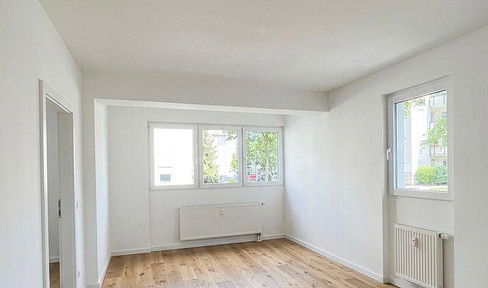 Gersthofen: Brand new, fully renovated, family-friendly 4-room apartment for first occupancy.
