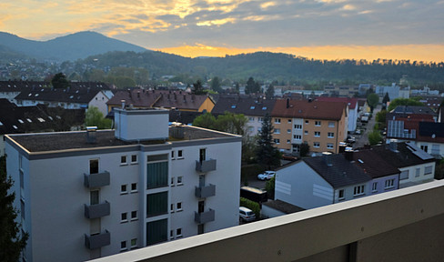 Newly renovated 3-room apartment with a large balcony and panoramic views.