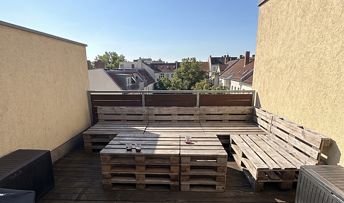 Möblierte, Frisch renovierte 1,5-Zimmer-Wohnung mit ca. 24 qm Sonnenterrasse — provisionsfrei