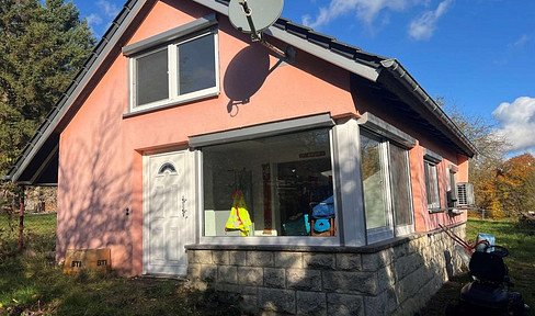 Wochenendhaus mit schönem Garten in Bolheim/HDH