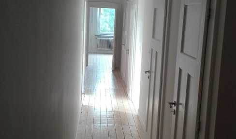 Altbau am Wedekindplatz mit mega Balkon & Einbauküchenzeile, ideal zu zweit