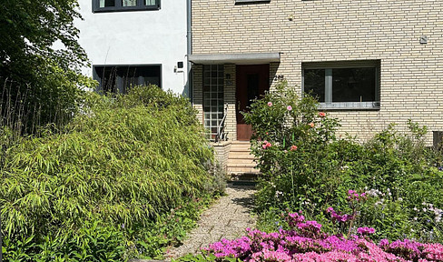Charmantes Reihenmittelhaus mit viel Potential in grüner Lage von Köln Mehrheim