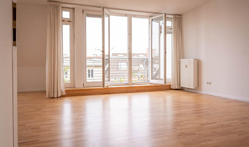 Perfect apartment in the attic, close to Tegeler See lake, the subway, and the pedestrian zone.