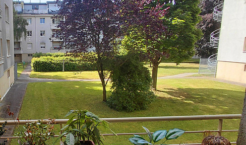 Spacious 4-room apartment in Köln Klettenberg.