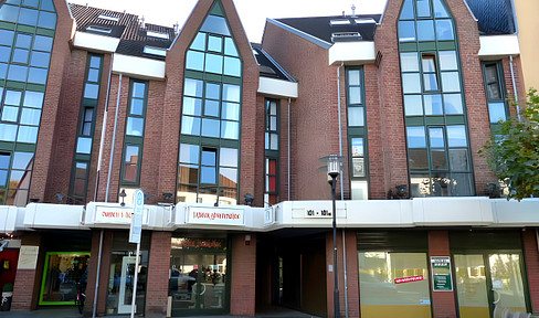 Central apartment located on a higher floor, with elevator access.