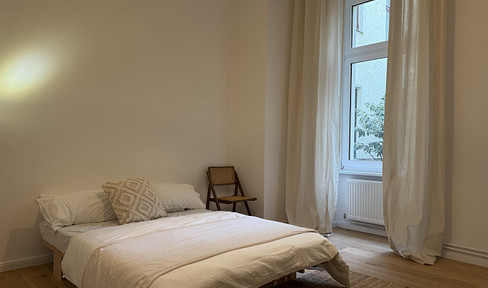 Small, renovated apartment in Schöneberg (available immediately, no commission).