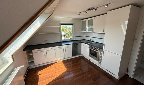 Attic apartment in an excellent location, with a small private outdoor space and access to a communal garden.