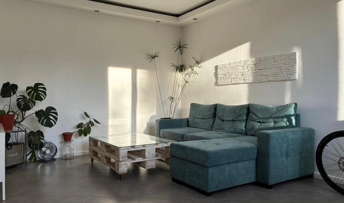 No fees and no commission: Apartment with balcony and underfloor heating, conveniently located near Tempelhofer Feld.