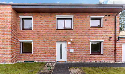 Completely modernised and ready to move in: Stylish detached house with photovoltaic panels, underfloor heating, and a roof terrace in Hilden.