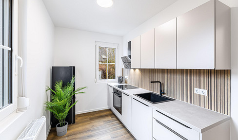 Wunderschöne 2 Zimmer Terrassenwohnung, mit Stellplatz und voll möbliert!
