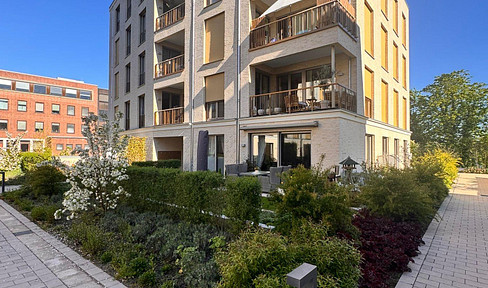 Living directly on the water - 5 rooms - Apartment with a terrace.